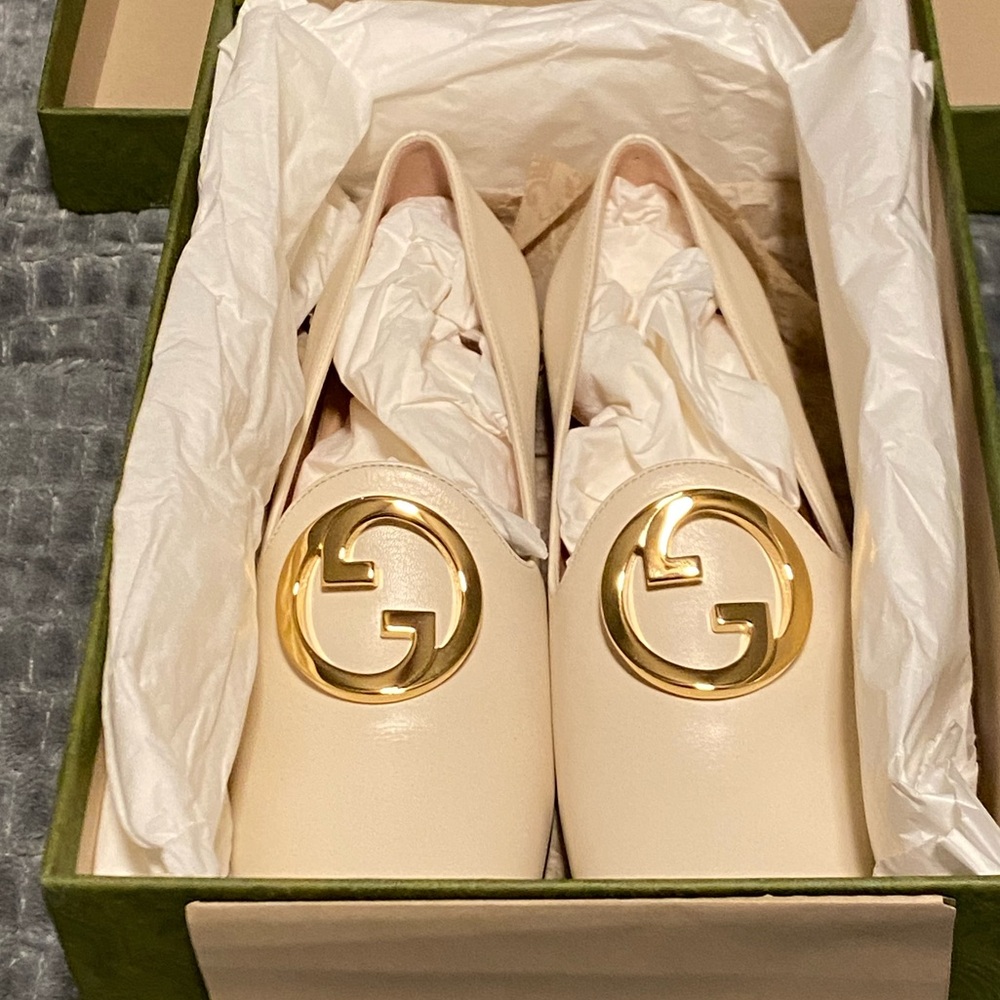 Gucci GG Logo Plaque Ballet Flats White/Gold 723395 9022 Cowhide IT 37 US 7 - Picture 2 of 8